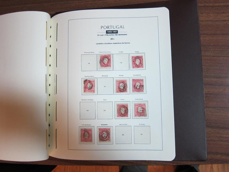 0015 (91).jpg -     Lote:    15      Marcofilia      Lotes Especiais       Descrição:      Portugal.   Colecção especializada de marcas numéricas das 1.ª e 2.ª reformas em selos de 25 reis, desde D. Maria II até D. Luís I, de frente. Lote a ver.        Lote       Valor Base:     &euro; 1.500,00     Valor Venda:     &euro; 3.000,00     